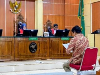 Tangis Don Fitri, Minta Bebas dari Kasus Korupsi