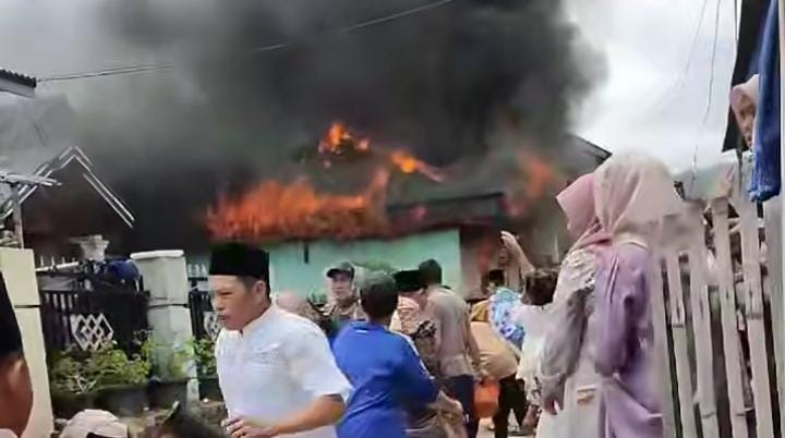 Tiga Rumah di Pendung Hilir Terbakar.
