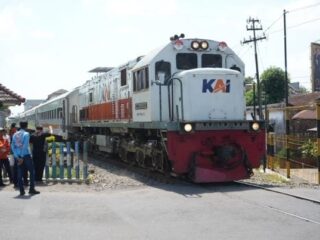 KA Purwojaya Anjlok di Stasiun Kedunggedeh, Penumpang Aman