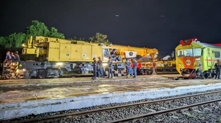 Jalur KA Normal, KAI Selesaikan Evakuasi KA Purwojaya Anjlok