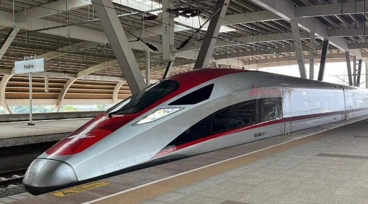 Menkeu Purbaya: Proyek Whoosh Bukan Bisnis, Tapi Investasi Sosial