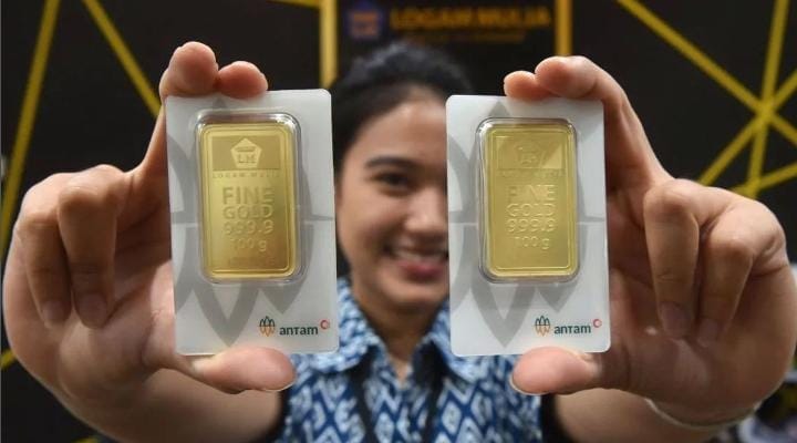 Harga Emas Antam Turun Rp15.000 per Gram Hari Ini
