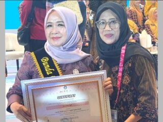 Hesti Haris Raih Penghargaan Bunda PAUD Nasional 2025