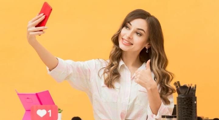 Komdigi Pertimbangkan Sertifikasi Influencer di Indonesia