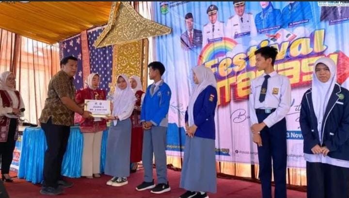 Ketua DPRD Hutri Randa Hadiri Festival Literasi Kota Sungai Penuh