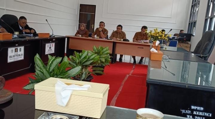 Hearing Darurat di DPRD Kerinci, BEM Nusantara Desak Sidak Skandal Obat Near-Expired