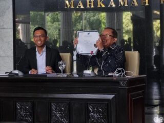 Hakim MK Arsul Sani Bantah Ijazah Palsu, Tunjukkan Bukti Resmi