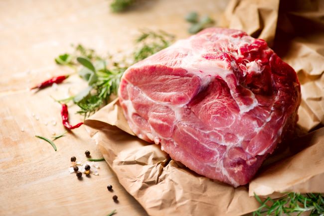 Perbedaan Daging Sapi dan Babi: Ciri, Nutrisi, Tekstur, dan Keamanannya