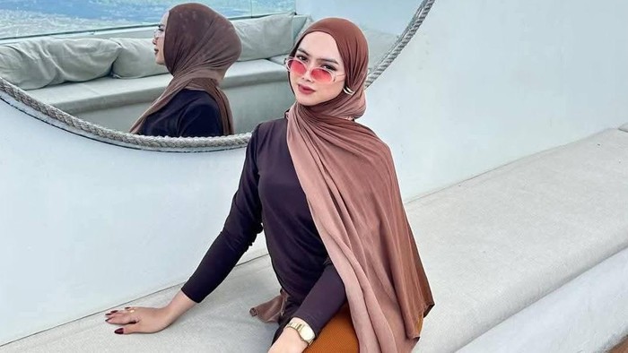MUA Berhijab Lombok Tengah Viral, Ternyata Pria