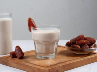 Susu Kurma vs Susu Biasa: Mana Lebih Sehat dan Bergizi?