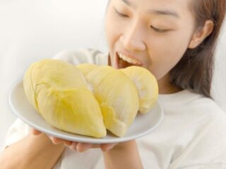6 Cara Ampuh Hilangkan Bau Durian di Mulut