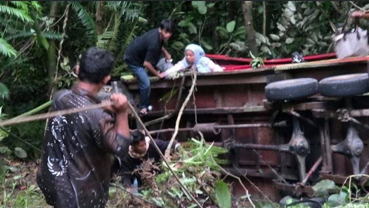 Odong-Odong Masuk Jurang di Perbatasan Sumbar–Jambi, Tiga Warga Meninggal