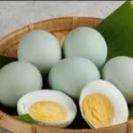 10 Manfaat Telur Bebek Rebus untuk Kesehatan dan Diet