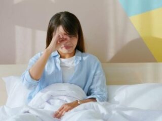 Mata Kering Saat Bangun Tidur: Penyebab, Risiko, dan Cara Mengatasinya