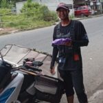 Kisah Sholeh, Sarjana Ekonomi yang Menemukan Ketenangan Hidup sebagai Kurir