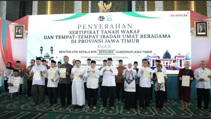 Jelang Natal, Romo Wahyu Terima Sertipikat untuk Gereja Katolik Fransiskus Asisi sebagai Kado Natal bagi Umat