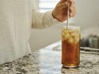 Bahaya Minum Es Teh Setelah Makan, Ini Penjelasannya