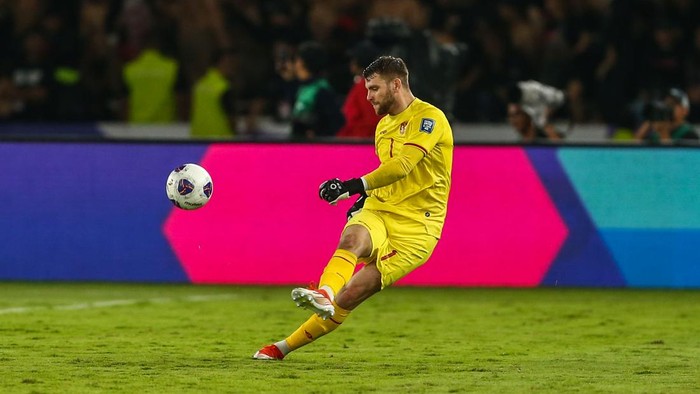 Persib Bandung Dikaitkan dengan Joey Pelupessy dan Maarten Paes