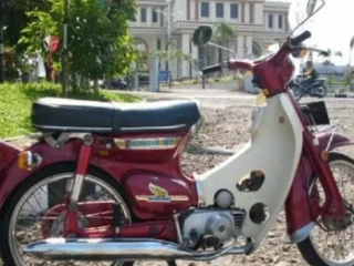 Honda C70: Motor Bebek Legendaris yang Tetap Ikonik