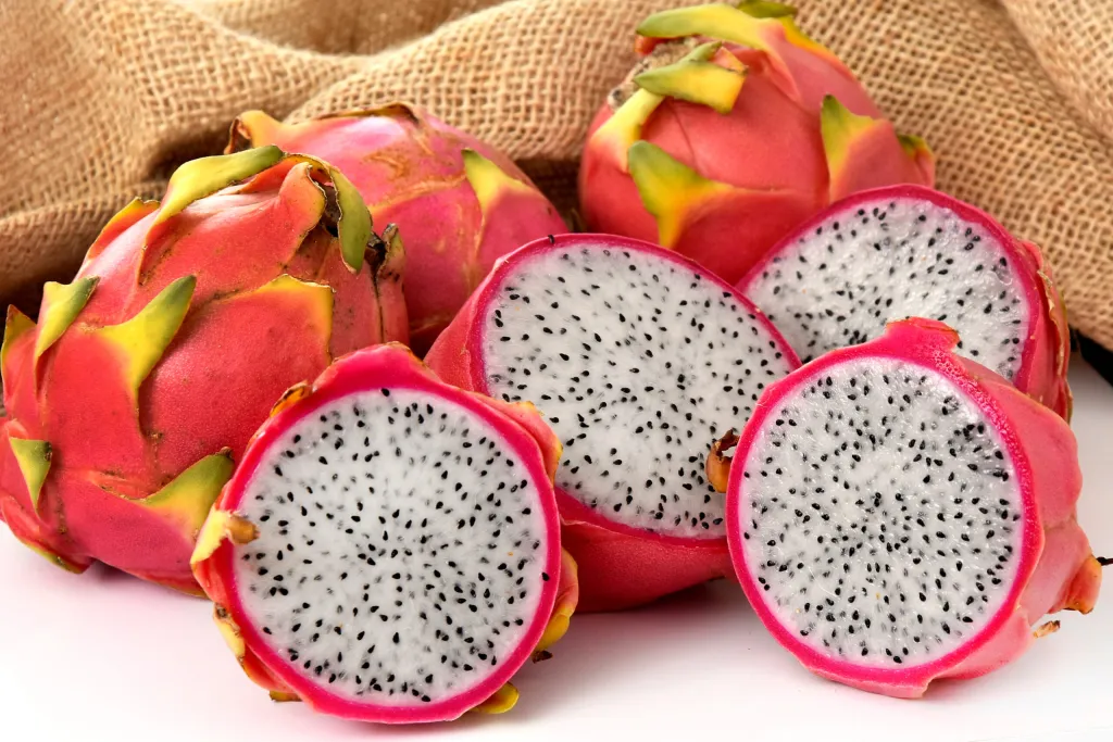 10 Manfaat Buah Naga untuk Ibu Hamil, Aman & Menyehatkan