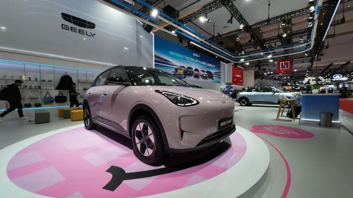 Geely EX2: Crossover Listrik Terlaris Kini Resmi di Indonesia