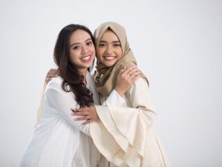 13 Adab Islami yang Mulai Ditinggalkan di Era Modern, Padahal Sangat Penting