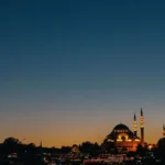 Lailatul Qadar:  Waktu, Keutamaan, dan Tanda-Tandanya