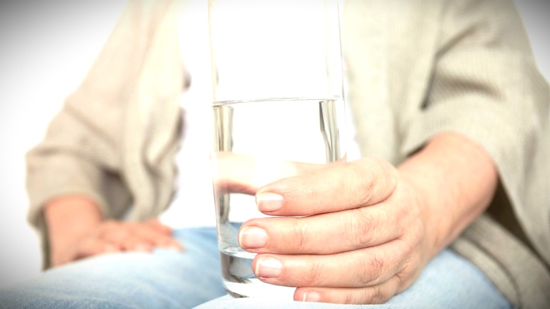 Tips Cegah Dehidrasi Saat Puasa, Dokter Ungkap Cara Aman Penuhi Cairan