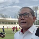 FIFA Skors Sumardji 20 Laga dan Denda Rp324 Juta Usai Serang Wasit