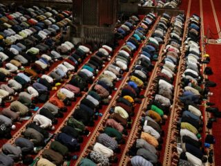 Kapan Tarawih Pertama Ramadhan 2026? Ini Jadwal Resmi dan Bacaan Niatnya