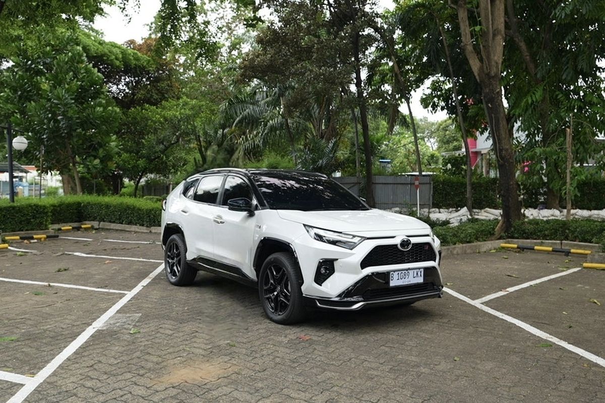 Toyota RAV4 GR Sport PHEV: SUV Ikonik Sporty Pertama di Indonesia