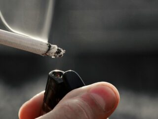 Merokok & Vape Apakah Membatalkan Puasa? Ini Penjelasan Ulama