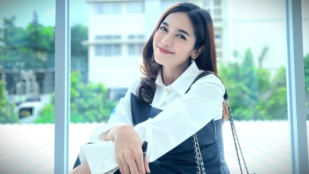 Profil Lindi Fitriyana, Calon Istri Virgoun yang Multi-Talenta