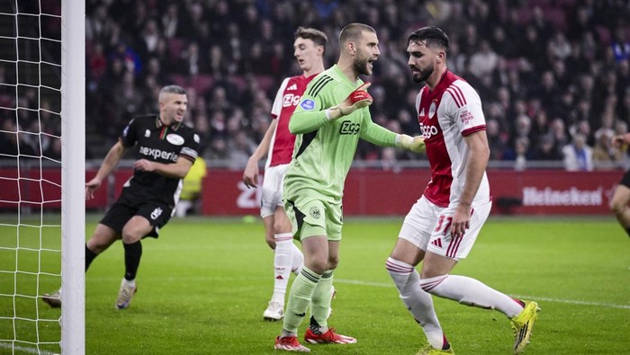 Maarten Paes Debut, Ajax Ditahan NEC 1-1 di Johan Cruijff ArenA