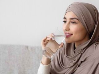 Ini 4 Cara Efektif Mencegah Dehidrasi Saat Puasa