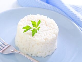 Manfaat dan Risiko Nasi Putih: Sumber Energi Utama yang Perlu Dikonsumsi Bijak