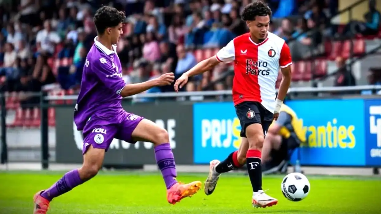 Profil Quenay Soewarto, Bek Keturunan Indonesia yang Jadi Sorotan di Belanda