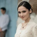 Pesona Kebaya Jawa Syifa Hadju saat Foto Bareng El Rumi di Solo