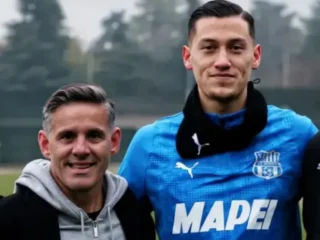 Herdman Siapkan 2 Pemain Naturalisasi Baru untuk Perkuat Timnas Indonesia