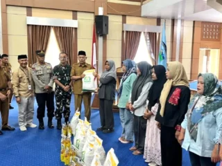 Wawako Azhar Hamzah Luncurkan Bantuan Pangan untuk 7.397 Keluarga di Sungai Penuh