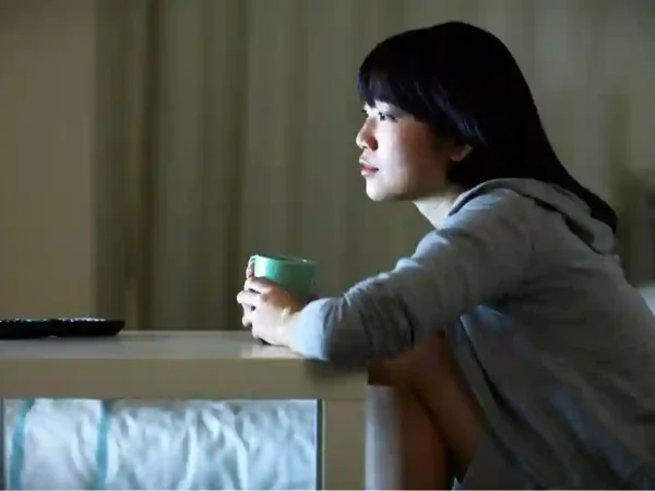 Kenapa Sering Ketiduran Saat Nonton TV? Ini Penjelasan Singkatnya
