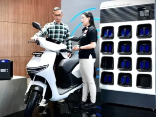 Tips Aman Menyimpan Motor Listrik Saat Ditinggal Mudik