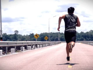 Lari Saat Puasa Aman, Ini Tips Tetap Bugar di Ramadhan