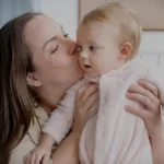 Larangan Cium Bayi Saat Lebaran, Ini Alasannya