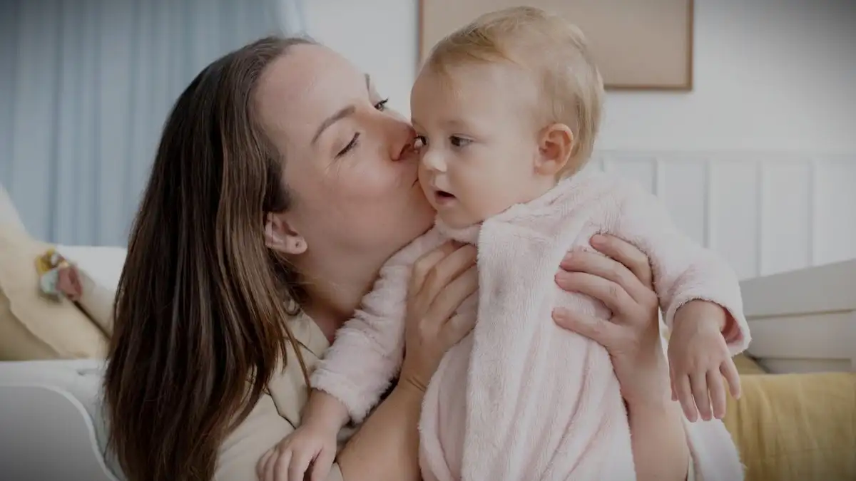 Larangan Cium Bayi Saat Lebaran, Ini Alasannya