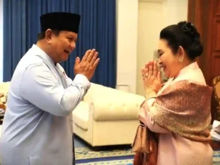 Gaya Lebaran Titiek Soeharto di Istana, Elegan dengan Nuansa Peach