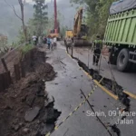 Jalan KM 4 Arah Puncak Sungai Penuh Amblas, Pengendara Diminta Waspada