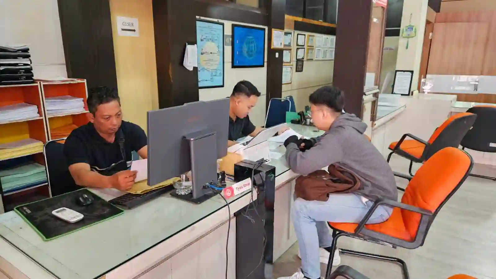 LayanaLibur Lebaran, Kantah Banyumas Tetap Layani Urusan Tanah Wargaan Kantah Banyumas Tetap Buka Saat Lebaran, Warga Merasa Sangat Terbantu