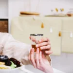 Hindari Minum Berlebihan Saat Berbuka, Atur Cairan agar Tak Dehidrasi