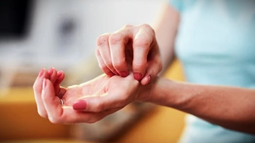 Telapak Tangan Kiri Gatal? Ini Penyebab Medis dan Cara Mengatasinya